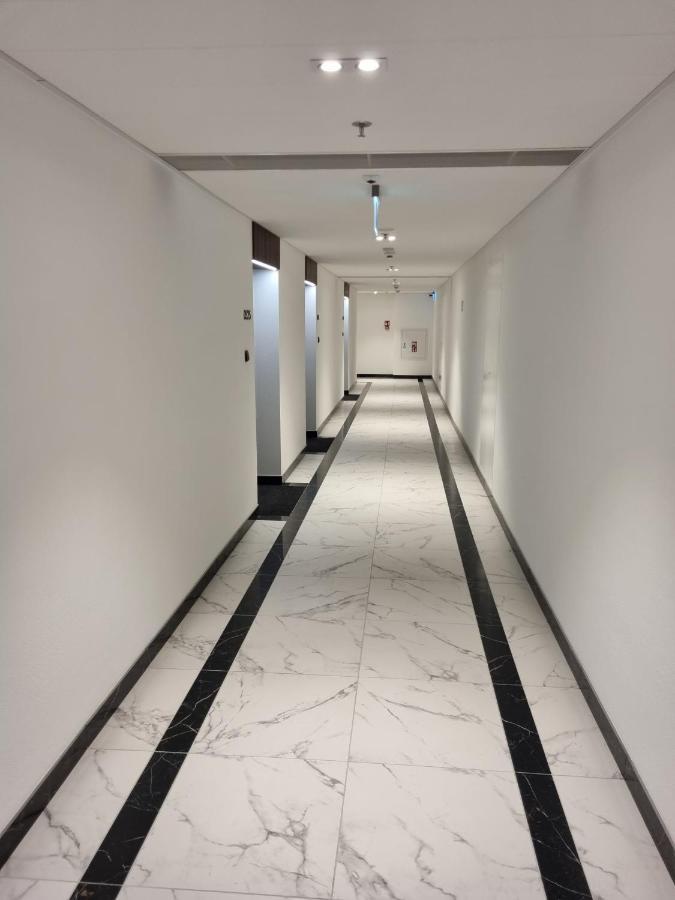 Jbhotels Apartament Comfort Hanza Tower Szczecin Bagian luar foto
